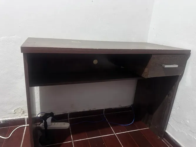 MESA COM GAVETA
