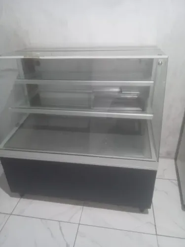Vendo duas vitrine 