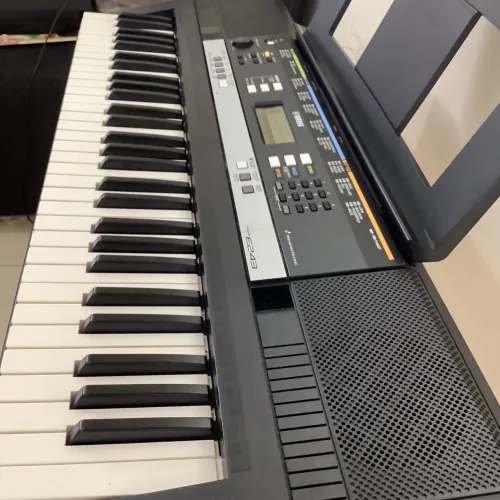 Teclado Yamaha PSR E243