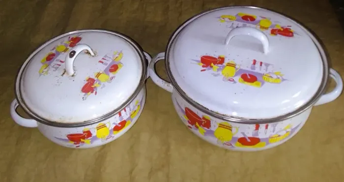 Antigas Panelas Caçarolas em metal esmaltado Mãe Ágata pega Lateral e na tampa