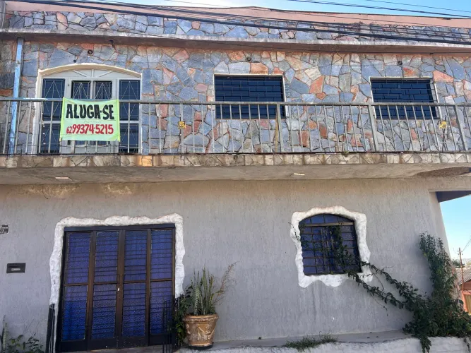 Alugo um sobrado
