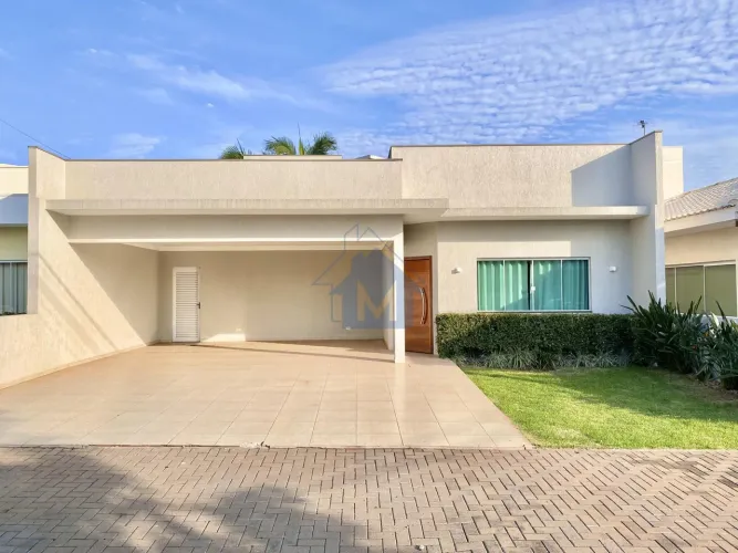 Casa Semimobiliada com 3 Suítes, Escritório, Piscina em Condomínio Fechado!
