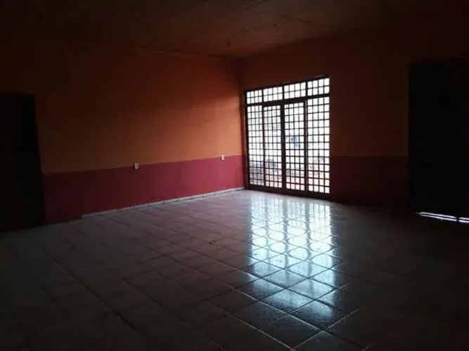 Casa com salão dourados ms