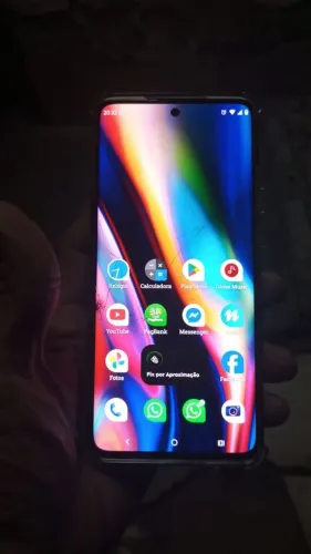Moto Edge 40 Neo trincadinho