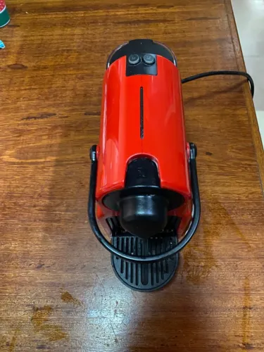 Cafeteira Nespresso Inissia C40