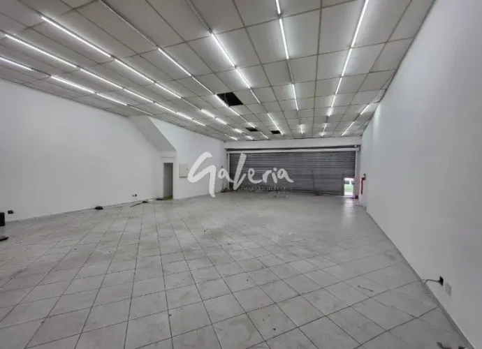 Salão comercial para locação na Rua Carijós em Santo André.