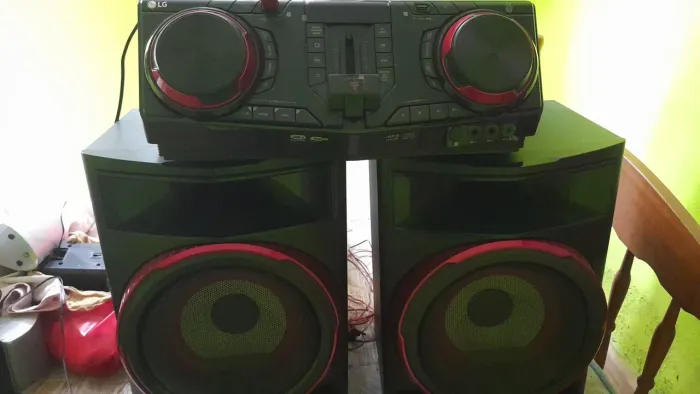 Aparelho de som LG 1800w tá novo 