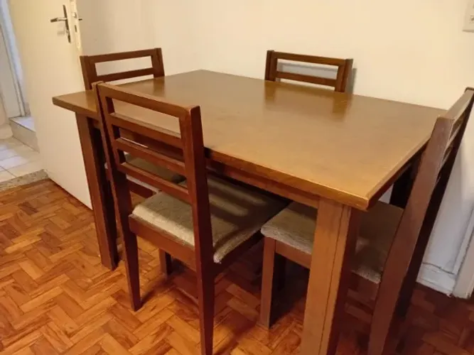 Mesa de Jantar Madeira maciça com 4 cadeiras