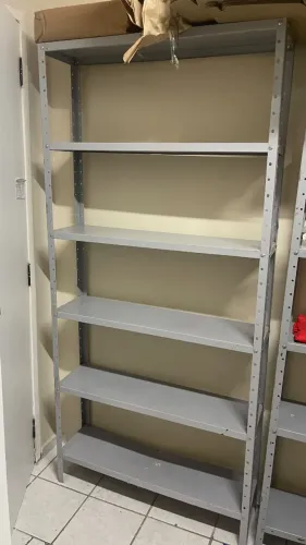 Prateleira para depósito