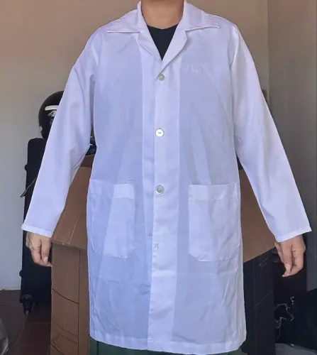 Jaleco branco pequeno