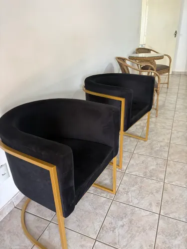 Poltrona as duas por 550,00 ou uma por 300,00