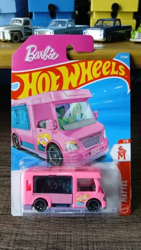 Hot Wheels Barbie Dream Camper Rosa