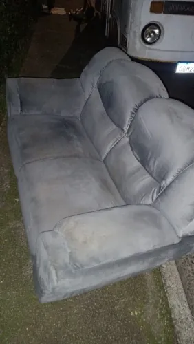 Sofá aveludado 2 lugares
