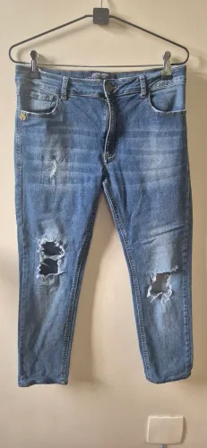 Cala jeans Destroyed, tamanho 46 da marca John John original