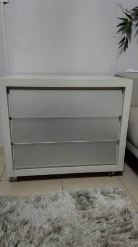 Mesa de cabeceira / gaveteiro (sem entrega)