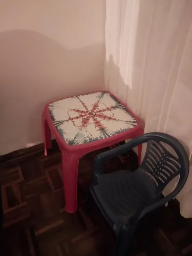 Cadeira e mesa de criança 