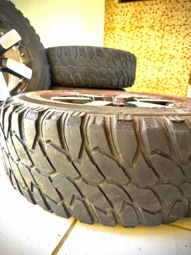 JOGO DE 4 RODAS ARO 17 + 4 PNEUS 265/70R17 - HIFLY