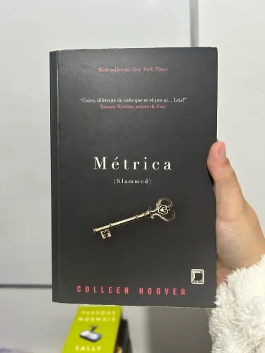 livro: métrica autora: colleen hoover