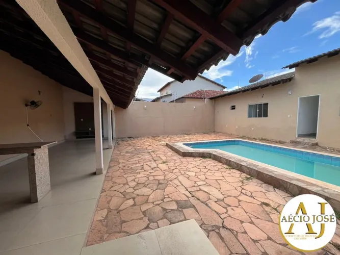 Alugo casa com 3 suítes, porcelanato e piscina no bairro shangri-la