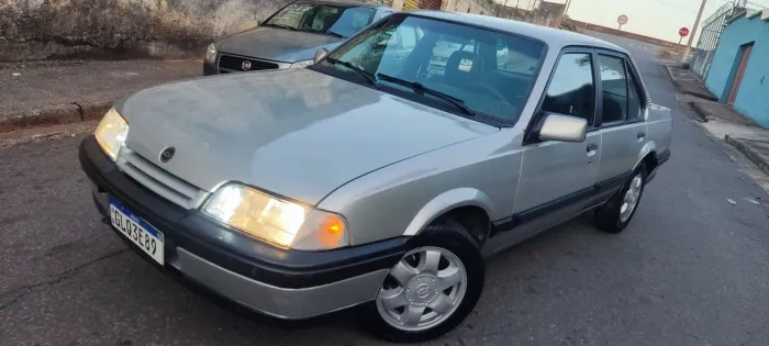 Chevrolet Monza GL 1.8 Efi/ SL/ L/ 650/barc. 2e4p (álcool) 1993