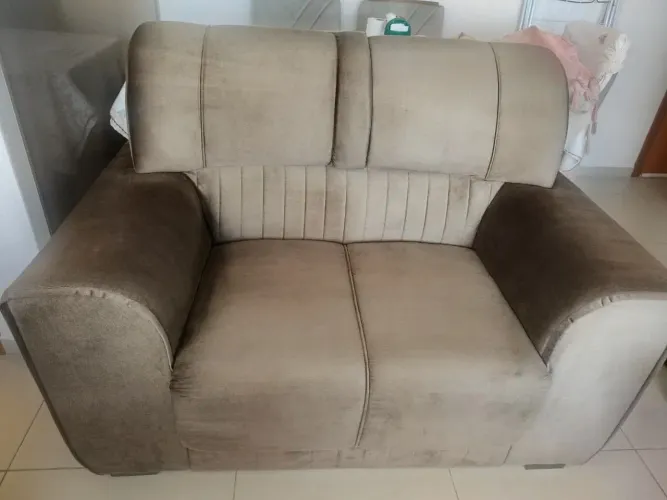 Sofá 2 Lugares Cor Bege Acinzentado Suede Encosto Acolchoados 1,50 X 90 X 85