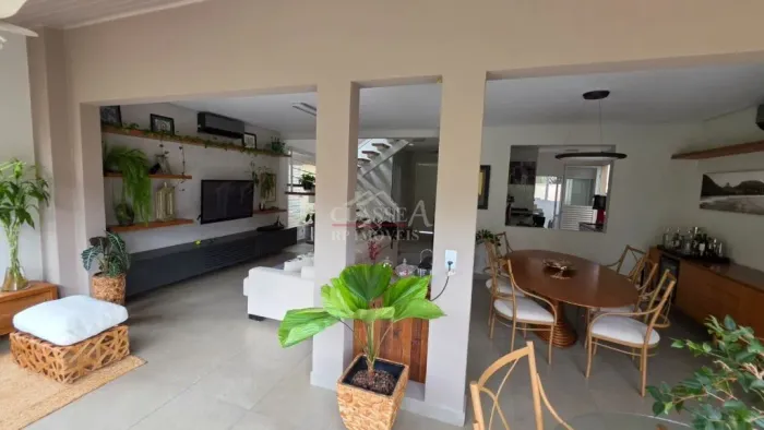 Casa Sobrado em Condomínio com 03 quartos sendo 01 suíte para Venda no Bairro Quinta da Pr
