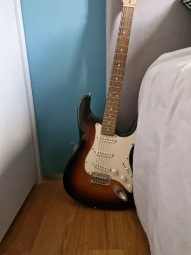 ?Guitarra Tagima Sixmart Semi Nova Stratocaster Sunburst?