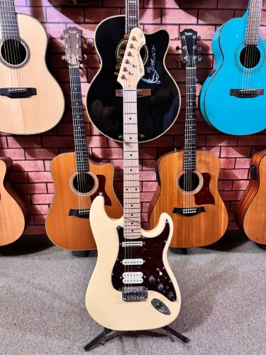 Guitarra Michael Rocker Stratocaster com efeitos regulada ANALISO TROCAS
