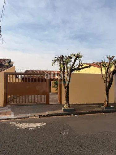 Oportunidade! Casa 2 Dormitórios em Terreno de 200m² - Aceita Veículo