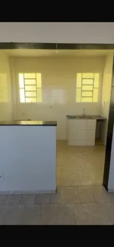 ALUGO APARTAMENTO 3 QUARTOS COM GARAGEM COBERTA.