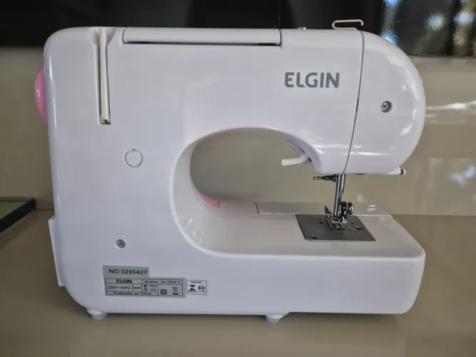 Máquina de costura Elgin