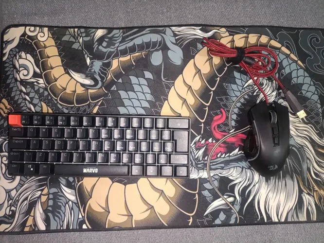Teclado mecânico switch red, mouse redragon, mouse pad do dragão, e teclado de uma mão.