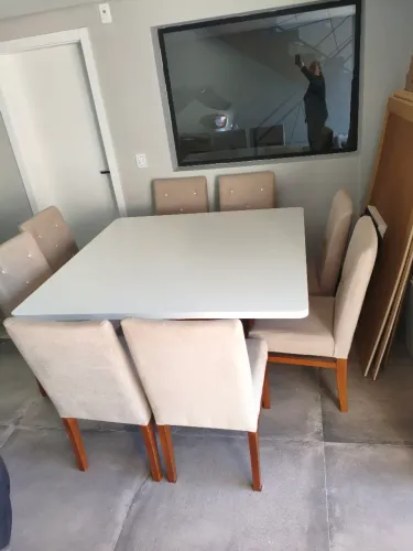 Mesa de jantar com 8 cadeiras