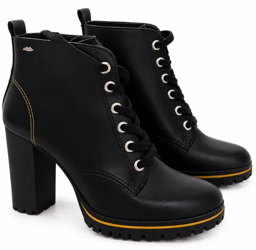 Bota preta de salto