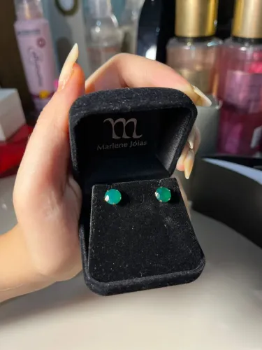 Brinco em ouro 18k, pedra esmeralda 