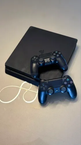 Ps4 slim 1Tb