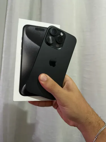 iPhone 15 pro leia o anúncio 