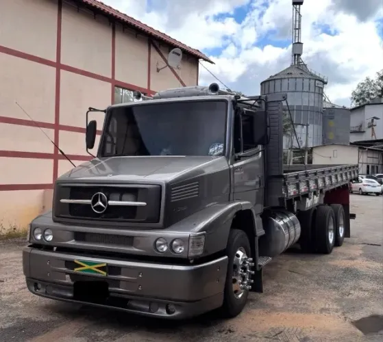 Mb L-1620 2011 6x2 carroceria particular 