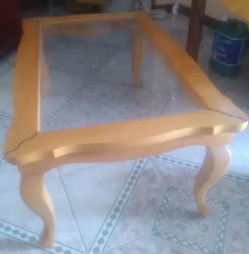 Mesa de Centro com tampo em vidro... Comprada na Cristal Móveis.<br><br>