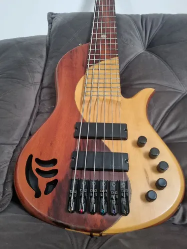 Baixo DeOliveira MIRAGE SG YANG 6C