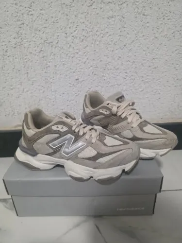 Tênis New Balance 9060 (numero 36)