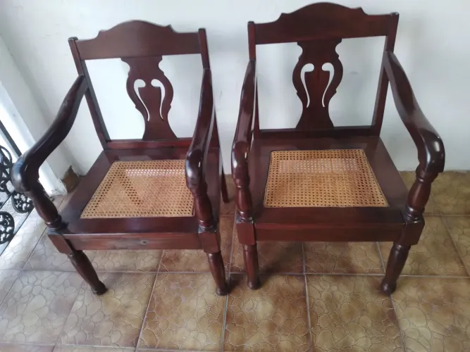 Cadeiras rústicas