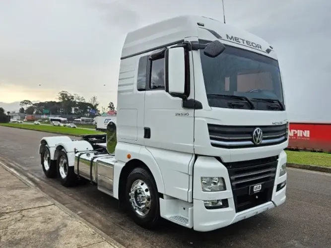 Vw Meteor 29.530 6x4 Bug Leve Mola Ano 23 Aut Baixo km Geladeira Rodas de Alumínio