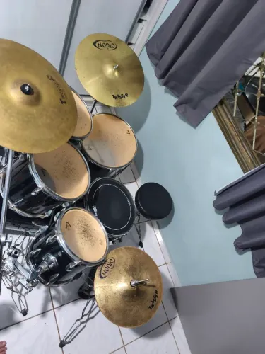 BATERIA COMPLETA MY FIRST DRUMS - ÓTIMO ESTADO