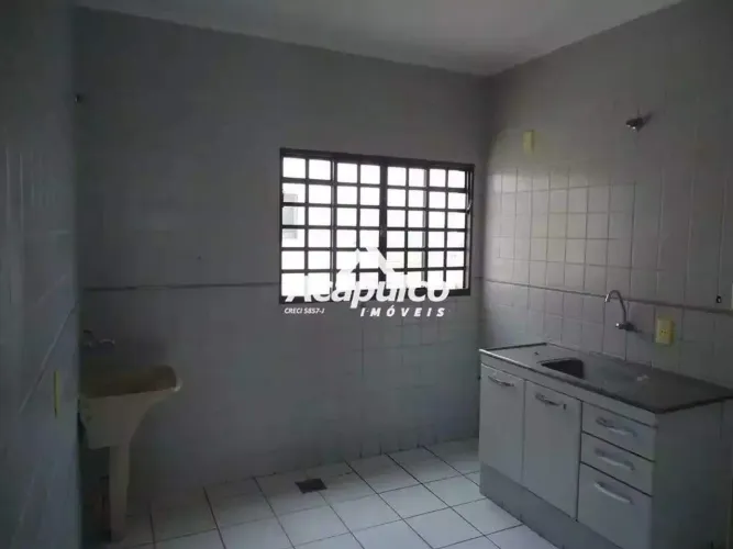 Kitnet para alugar com 01 quarto e 01 vaga de garagem no bairro Vila Pavan em Americana/SP