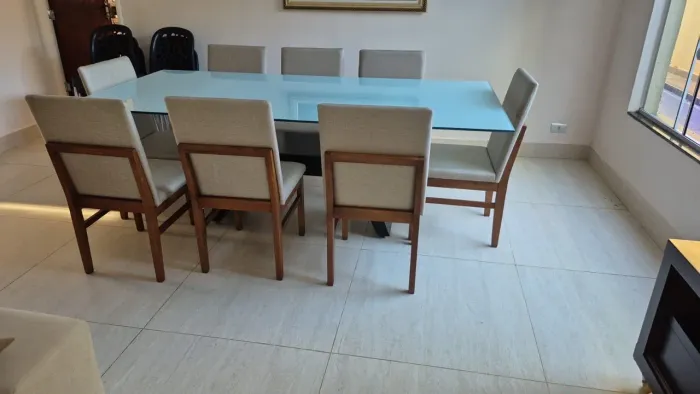 Mesa nova de madeira