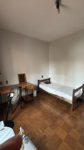 Alugo quarto para estudante masculino 