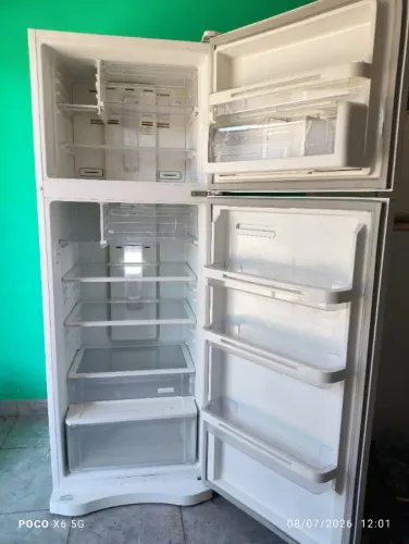 Geladeira zerada, quase sem detalhes enorme Frost Free