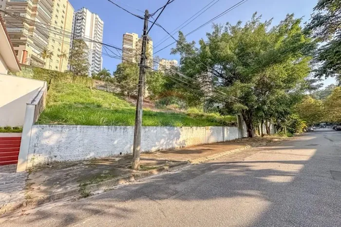 Terreno à venda no Morumbi na Rua Margarida Galvão, em condomínio fechado 888 m² ao lado d