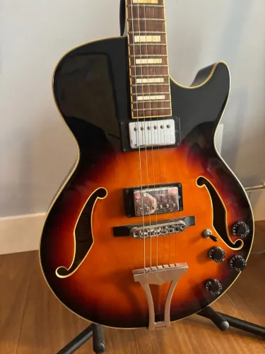 Guitarra Ibanez art core semi acústica. 